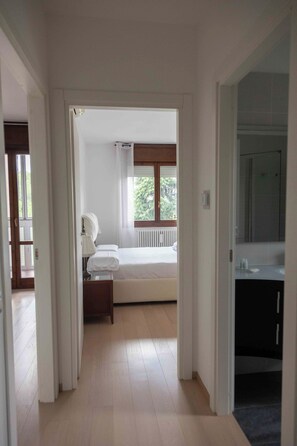 2 bedrooms, iron/ironing board, free WiFi