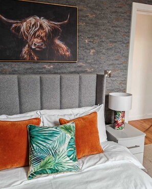 2 chambres, fer et planche à repasser, Wi-Fi, draps fournis