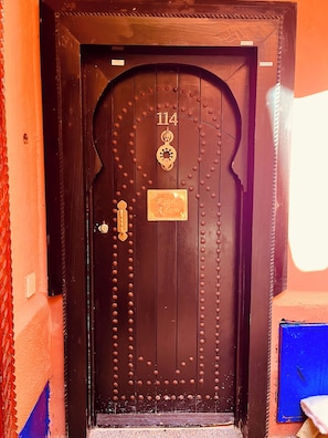 المنشأة من الداخل