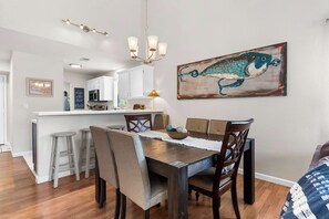 Dining - The Joyful Getaway – For 8! (Branson)