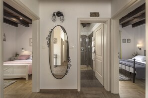 2 dormitorios, tabla de planchar con plancha, wifi gratis y ropa de cama