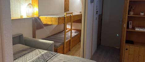 2 bedrooms, bed sheets