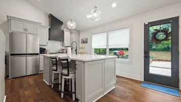 Frigorífic, microones, forn i placa de cuina