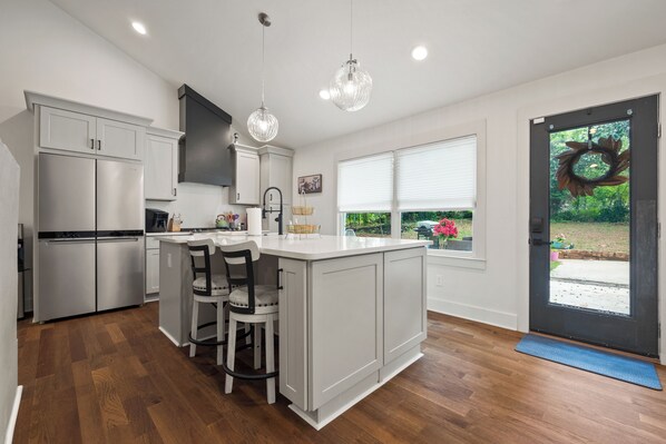 Fridge, microwave, oven, stovetop - 3BR House - Mins from Downtown Decatur (Decatur)