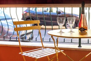 تناول الطعام بالخارج