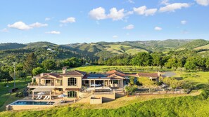 Exterior - Heart of Oaks Ranch - A Private Hilltop Wine Country Retreat (Sonoma)