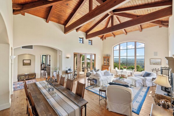 TV, fireplace, books - Heart of Oaks Ranch - A Private Hilltop Wine Country Retreat (Sonoma)