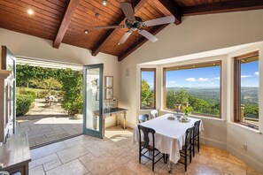 Dining - Heart of Oaks Ranch - A Private Hilltop Wine Country Retreat (Sonoma)