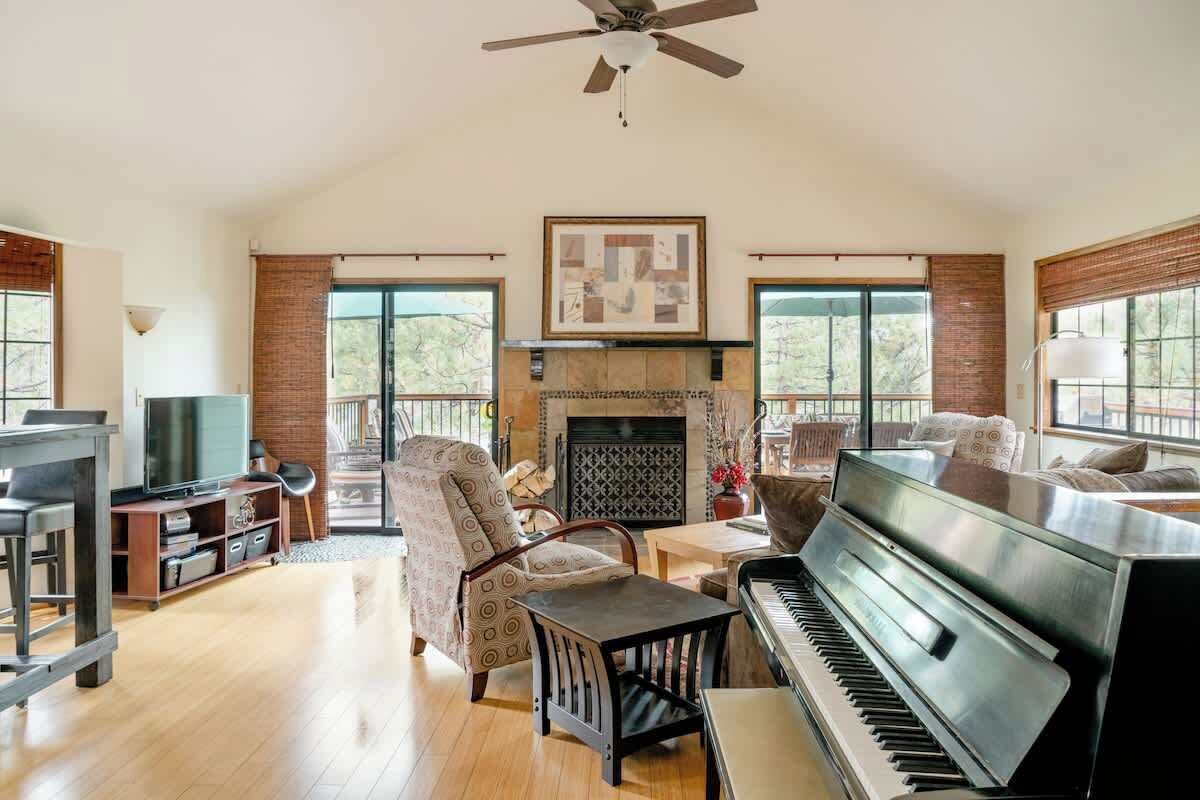 TV, fireplace, offices