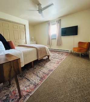 2 bedrooms, desk, iron/ironing board, free WiFi