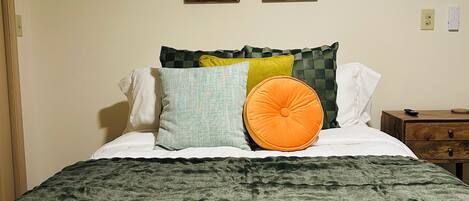 2 bedrooms, in-room safe, desk, iron/ironing board