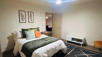 2 bedrooms, in-room safe, desk, iron/ironing board