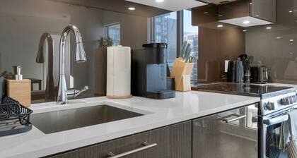 Luxe Suites - Eaton Centre / Dundas Square