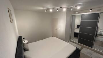 1 Schlafzimmer, Bügeleisen/Bügelbrett, Bettwäsche