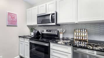 Kondominium, Beberapa Tempat Tidur, balkon (Emerald Bay Oasis) | Dapur pribadi | Lemari es, microwave, oven, dan kompor