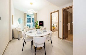 Apartment, Balcony, City View | In-room dining