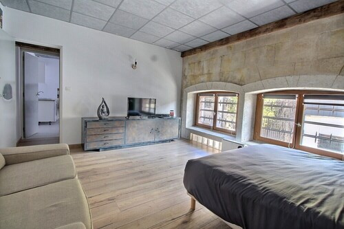 Maison atypique sur Marseille,Ideal pour groupe d amis ou famille nombreuse.