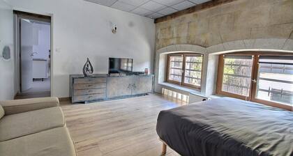 Maison atypique sur Marseille,Ideal pour groupe d amis ou famille nombreuse.