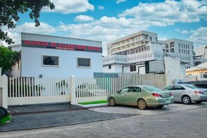 واجهة المنشأة