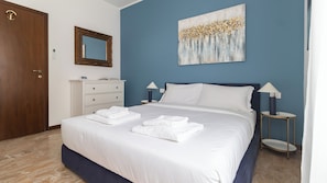 2 chambres, fer et planche à repasser, Wi-Fi gratuit, draps fournis