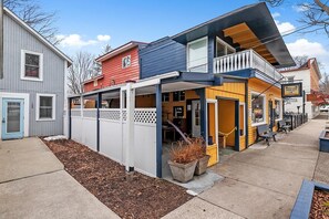 Exterior - Wallys Place (Saugatuck)