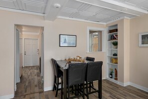 Exterior - Wallys Place (Saugatuck)