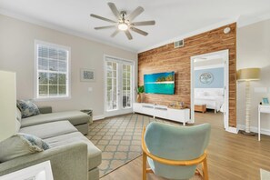 3 Schlafzimmer, Schreibtisch, Bügeleisen/Bügelbrett, WLAN