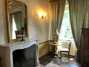 Classic Triple Room, Garden View | Interior - Domaine du Très-Haut  (Montanges)