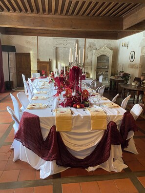 Banquet hall - Domaine du Très-Haut  (Montanges)