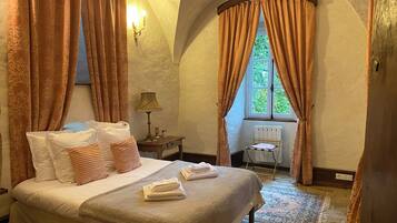 Familierom, fjellutsikt | Strykejern/-brett og wi-fi (inkludert)