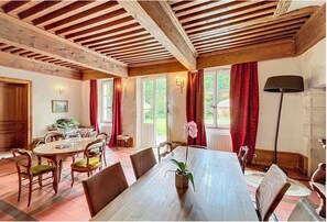 Dining - Domaine du Très-Haut (Montanges)