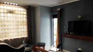 Family Bungalow, Garden View | 4 bedrooms, individually decorated, individually furnished, free WiFi