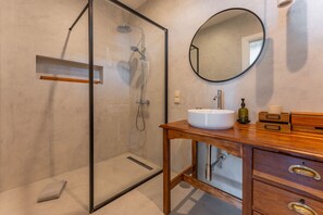 Shower, towels - FLH Funchal Terrace Studio (Funchal)