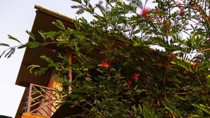 A multi-story building with a balcony and a gate. - Ovi cottage Matheran (Matheran)