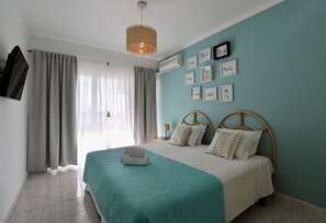 1 habitación, tabla de planchar con plancha, wifi gratis y ropa de cama