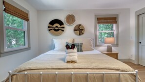 4 bedrooms, desk, iron/ironing board, travel cot