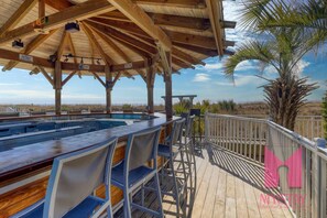 Terrace/patio - MyStay at 1105 SeaCrest - Oceanfront, Pools & Bar! | Steps to Beach (Hilton Head Island)