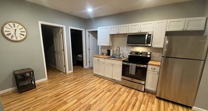 Beautifull Whole House! Walk to Niagara Falls!