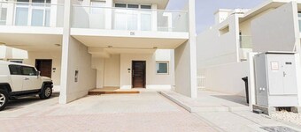 Exclusive Furnished Villa Mimosa, DAMAC Hills 2