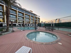 Pool - Bright Studio Crystal Residence JVC (دبي)