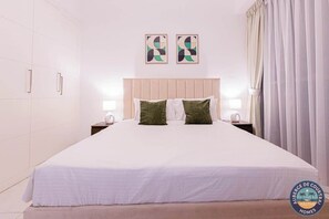 3 habitaciones, tabla de planchar con plancha, wifi y ropa de cama