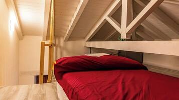 2 bedrooms, travel crib, WiFi