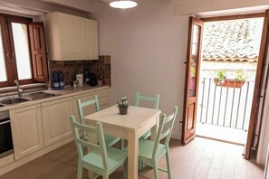 Oven, stovetop, dishwasher, highchair - Alborghetto2 (Gerace)