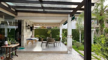 Comfort Room, Garden View | Terrace/patio