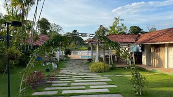 Comfort Room, Garden View | Terrace/patio