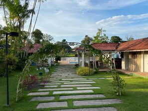 Comfort Room, Garden View | Teres/patio