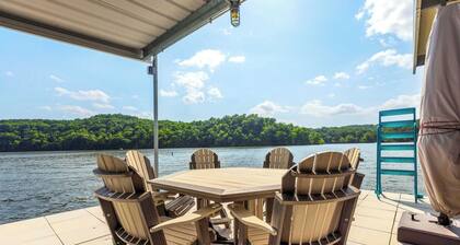 Lakeside Oasis Room for 12!