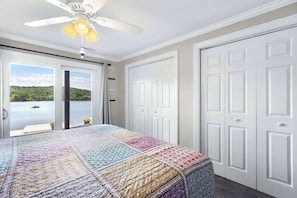 Casa, várias camas, varanda (Lakeside Oasis) | 6 quartos, individualmente decorados, individualmente mobiliados