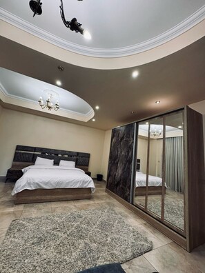 5 Schlafzimmer, Bügeleisen/Bügelbrett, WLAN, Bettwäsche