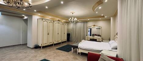 5 bedrooms, iron/ironing board, WiFi, bed sheets